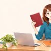 マン管の通信講座を比べる女性